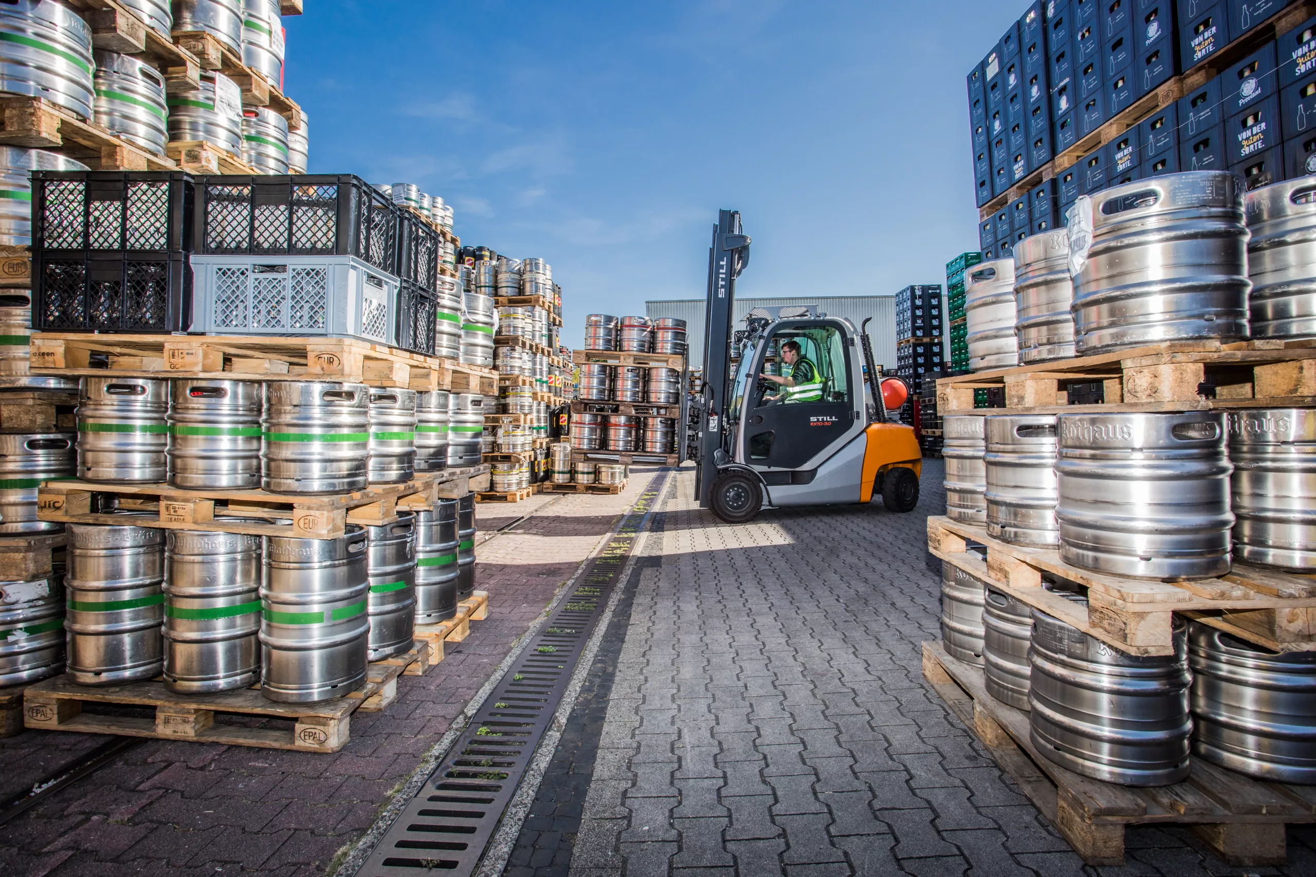 Südstar_Stapler_Paletten Südstar Stapler und Paletten